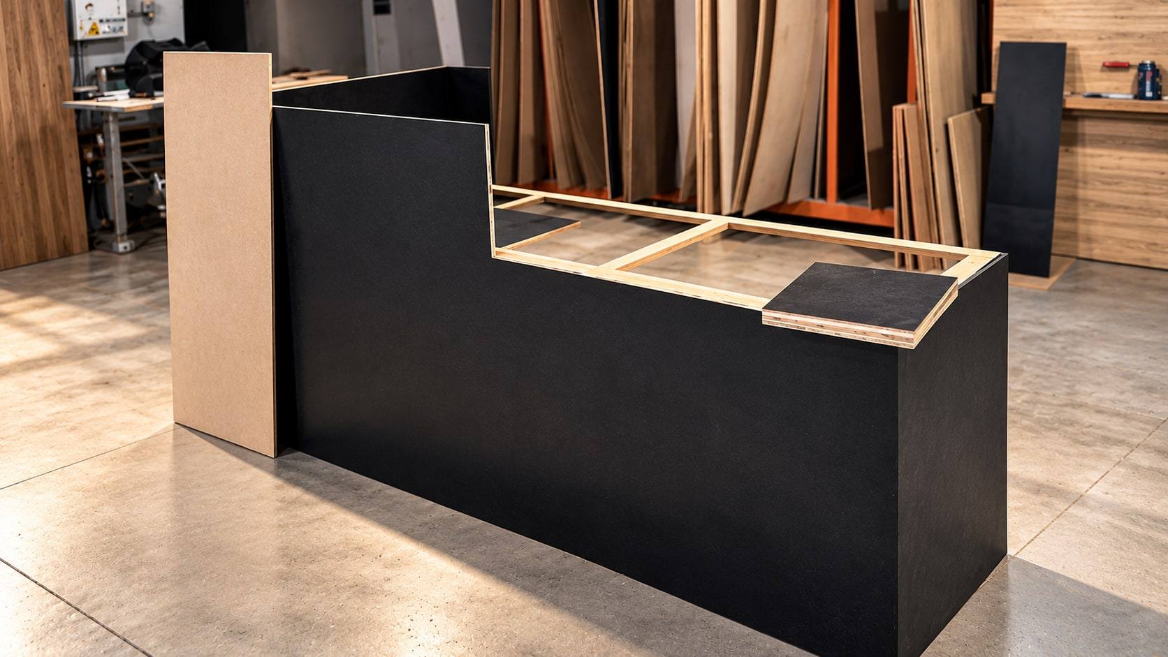 Mueble en armado en el taller de WW.